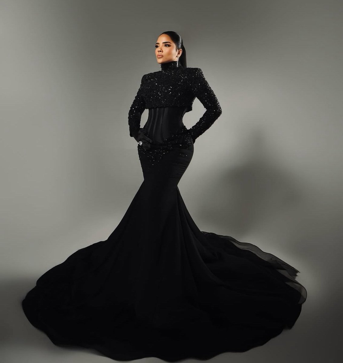 DahianaTa's tweet photo. Ay si esto si me gustó 😍😍 Yailin en #premiosoberano2026 lo mejor de la noche “para mí” junto a Martha Heredia que estuvo impecable su outfit y su voz como siempre https://t.co/8dIuT0JIsR