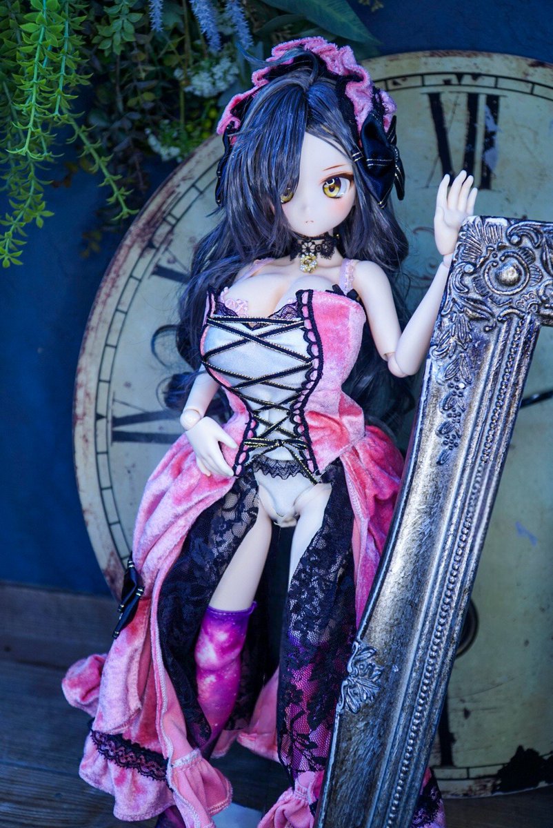 to_ei_da_ma's tweet photo. #DS77 にて、ももねころん様から買わせて頂きました『ローズフルールドレス(ピンク)』です！
以前に同じ形の赤いドレスを買わせてもらいましたが、思った通りピンクも可愛いですね😍

前面のリボンで調節が出来るのでバストサイズ大きいこから小さめなこまで対応できるのも嬉しいです❗

#ももねころん https://t.co/PnaHxL1SBZ