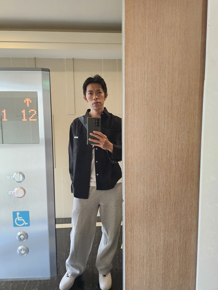 AlgebraStart's tweet photo. 開會才會穿的襯衫 https://t.co/wLRHAKbluX