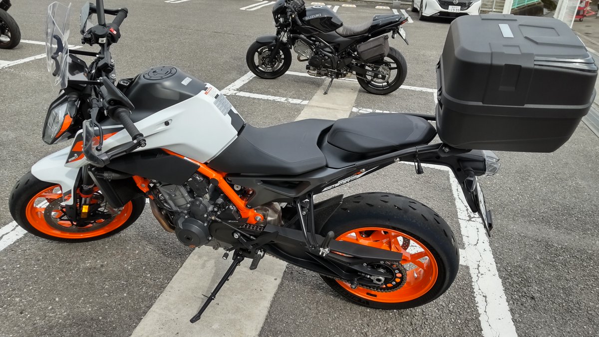 2rinkan's tweet image. OUTDOナトリウムイオンバッテリー
２りんかんスタッフインプレ✍️

#松山２りんかん #KTM 890DUKE R　＃NaCR10S Pro
OUTDOホームページの適合表で、KTM 890DUKE Rの記載がありますが、NaCR10S