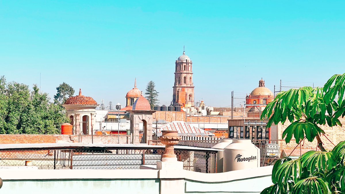 elsermot's tweet photo. La torre del Templo de San Francisco de Asís en Santiago de #Querétaro es imponente

#SERMOT https://t.co/aE6wAI0p4P