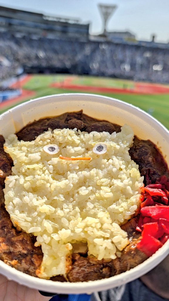luckey_star7's tweet photo. THE LIVEでテイクアウトしたチャピーのカレー
めちゃくちゃ可愛くて食べられないヨォ💦とか言いながら、味もしっかり美味しかったです😊 https://t.co/XGmqrbdOKv