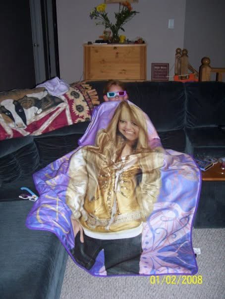 In honour of Hannah Montanas 20th anniversary I present my 10th birthday party LOL not pictured my fleece sheet set I got. I grieve the loss of those every winter 🥲 #HM20