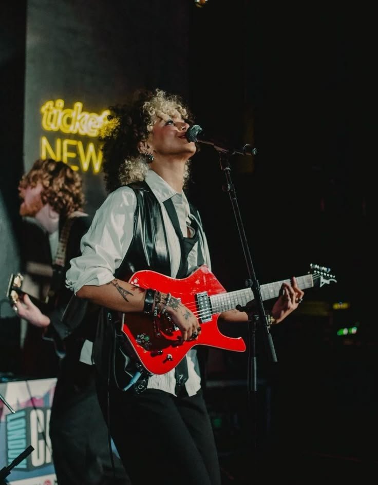 𝑪'𝒆𝒔𝒕 𝒖𝒏𝒆 𝒔𝒕𝒂𝒓 tweet media