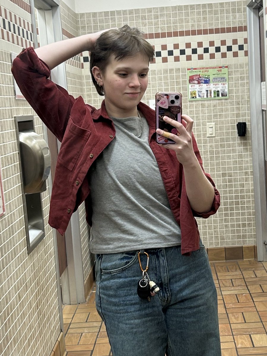 lili ✮ tweet media