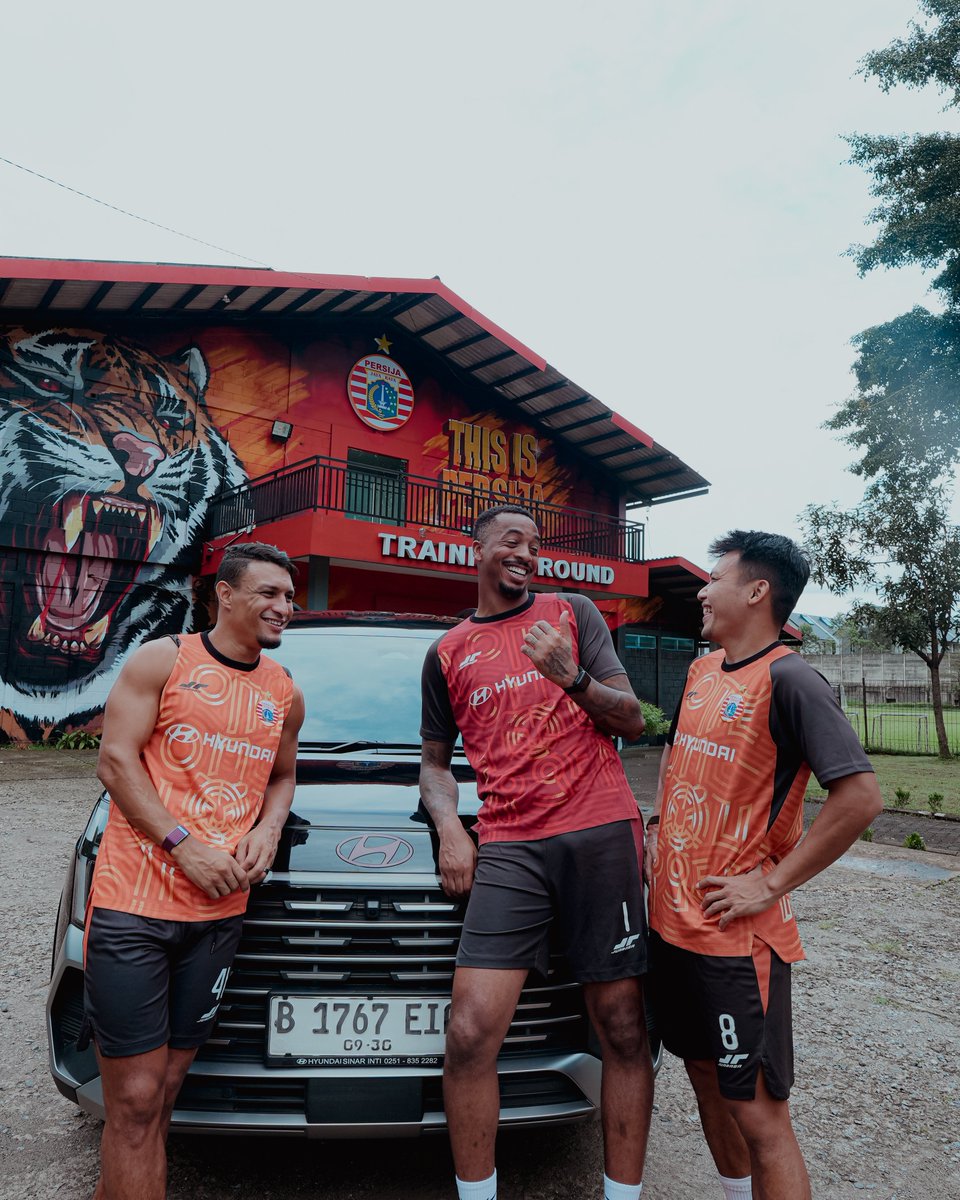 Persija_Jkt's tweet photo. Ini dia potret para pemain penting yang bikin kita semangat tiap hari!
#Hyundai #HyundaiIndonesia #STARGAZER #Cartenz https://t.co/IndDH0beov