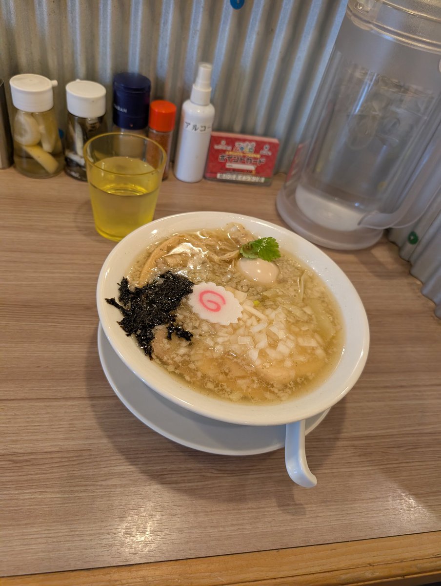 hayato_watches's tweet image. 午前。
昭島で仕事を終える。
拝島駅。
ムタヒロ。
煮干しの塩。
薄味で派手さはない。
だが、出汁は嘘をつかない。
身体に、静かに染みる。
当たりだ。
今日の相棒は、モンブランのタイムウォーカー。
時間は、変わらず前へ進む。
#Montblanc
#TimeWalker