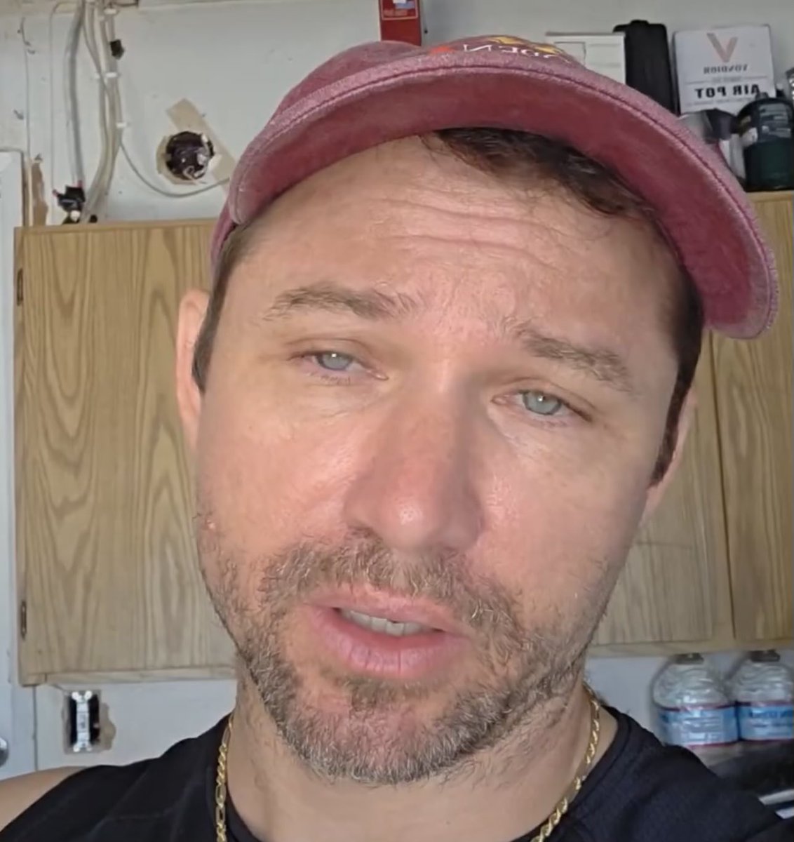 Peg Leg Larry tweet media