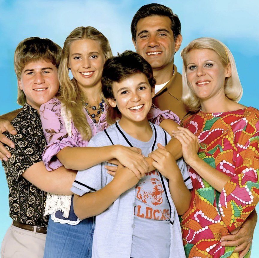#Recreo #Retro
Que levante la mano quién reconoce a esta familia.