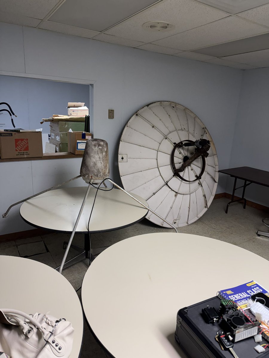 KH2XX_EOD tweet media