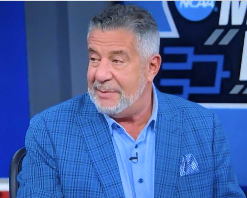 Merrymobileguy's tweet photo. @coachbrucepearl Love the jacket coach. Help a brother out here and let us know where you got it??? https://t.co/4xrzQHwcbR