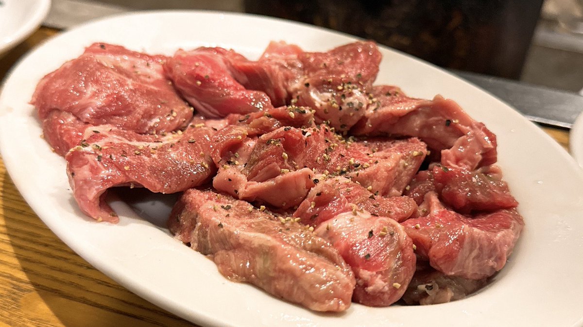 ore_meshi29's tweet photo. ジンギスカン好きへ、新橋の『肉汁屋』が推せる。何食べても旨いけどラムチョップや生ラムが絶品で、もやしは無料食べ放題。タレが妙に美味しくて白米ともやし泥棒すぎる… https://t.co/jVtl381M8B