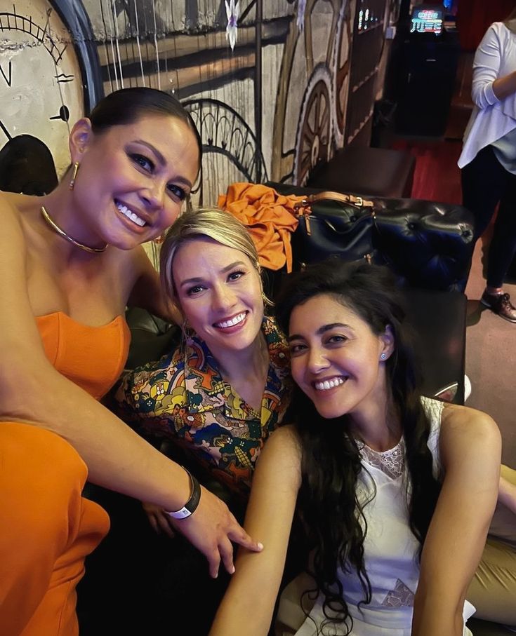 shannon_hausen's tweet photo. So missed Seana,Tori,Yas and Vanessa are beautiful remarkable and so talented.They played their roles with such dedication, professionalism,perfection and love #WomenCanDoAnything #SaveNCISHawaii #NCISHawaii https://t.co/owrD8qU9el