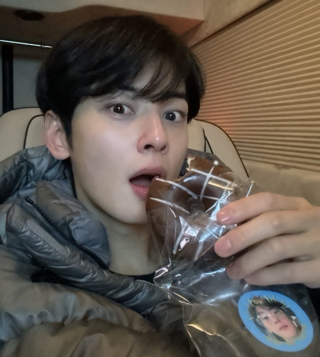 eunwoo gallery tweet media