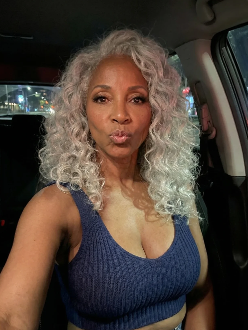 hotwifegloria tweet media