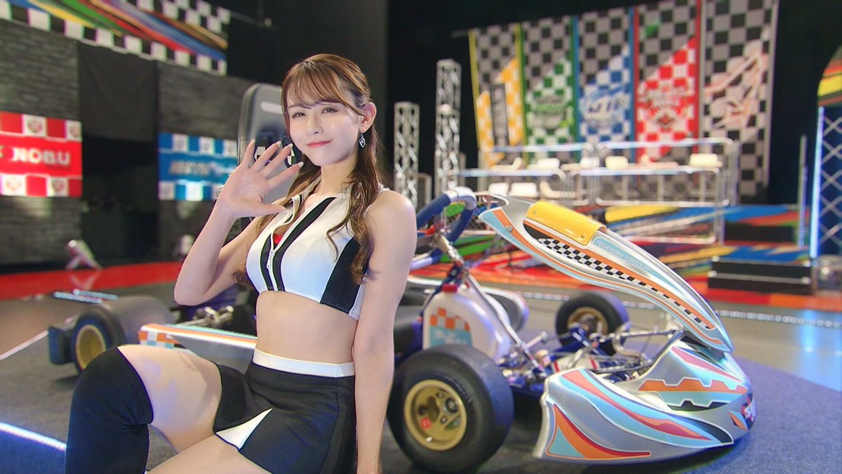 1125Mi1125's tweet photo. 📺✨お知らせ✨📺

2026年3月27日（金）深夜0時12分〜
ABCテレビ特番「千鳥ナイト」

第一部:千鳥ノブさんがMCを務める
『ツッコミサーキット』に
レースクイーンとして出演させていただきます🏁✨

スタジオセットもとても豪華で、
普段テレビで見ている芸人さんたちのツッコミを間近で体感できて、終始笑いっぱなしの収録でした😂
とにかくめちゃくちゃ面白かったです！笑

収録に参加できたことが本当に嬉しかったです☺️

少しでも映っているかも…？🫣
ぜひチェックしてみてください📺💓

※放送後にTVer・ABEMAで見逃し配信あり
https://t.co/GsA4DGWgPt

#千鳥ナイト
#ツッコミサーキット
#寺地みのり