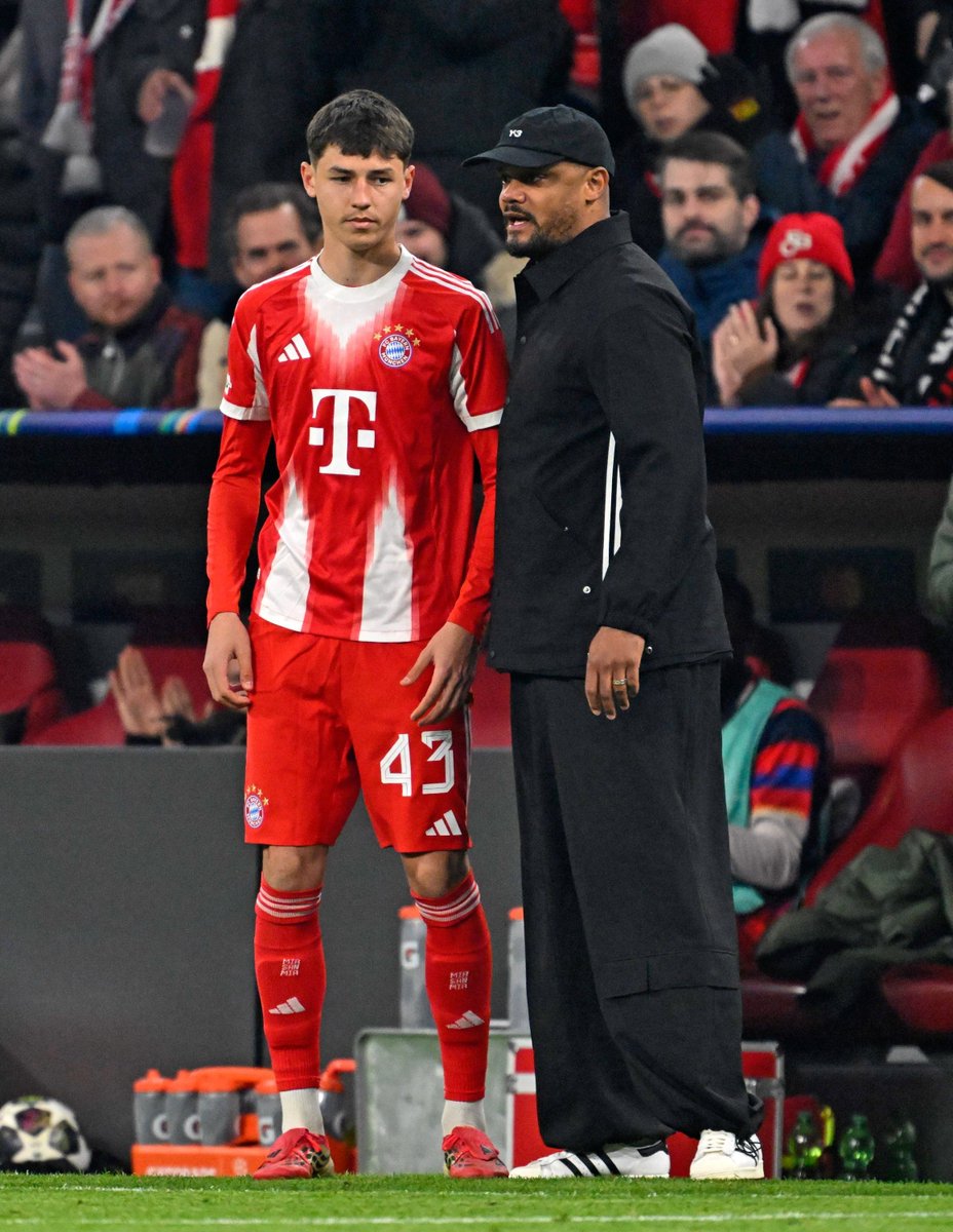 almanydnfutbol's tweet photo. 👶 2010 doğumlu Filip Pavic, Şampiyonlar Ligi’nde Bayern Münih tarihinin en genç oyuncusu olarak sahaya çıktı.

Yanlış görmediniz 2010 doğumlu... 😮 https://t.co/tn2gqLts9g