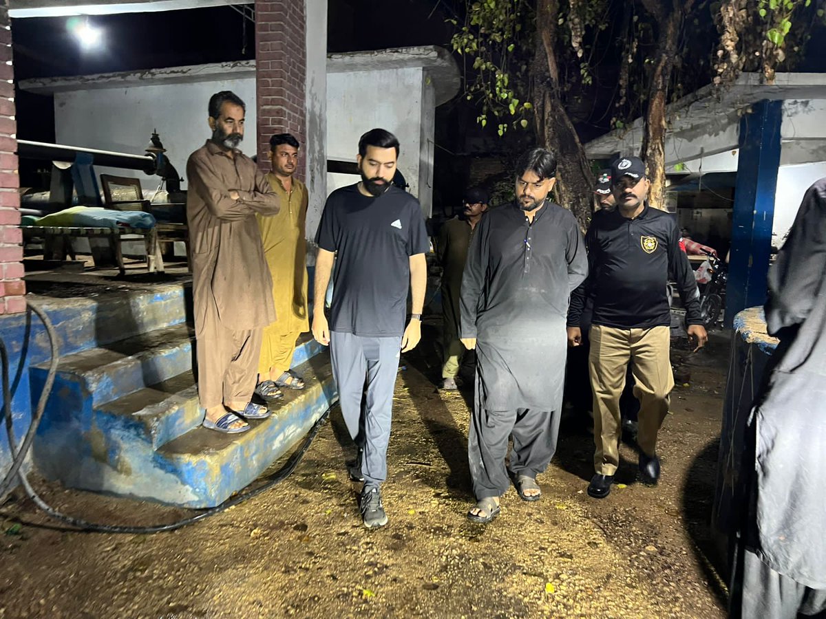 سینئر صوبائی وزیر شرجیل انعام میمن اور راول شرجیل میمن کی ہدایت پر ٹنڈوجام میں نکاسی آب کے نظام کا جائزہ، بارش کے پانی کی بروقت نکاسی یقینی بنانے کی ہدایات جاری

<a href="/rawalsharjeel/">Rawal Sharjeel Memon</a>