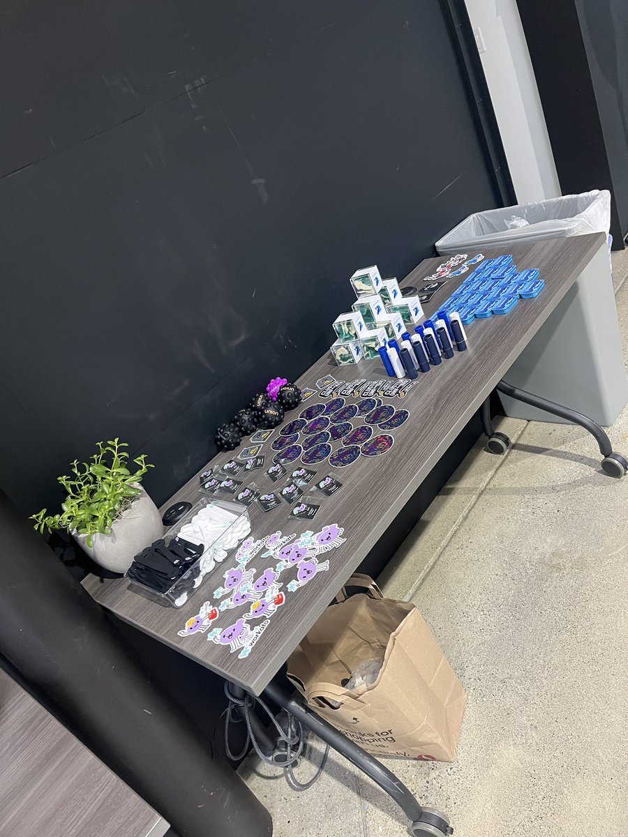 Lizzie Siegle tweet media