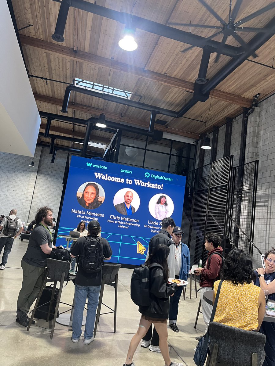 Lizzie Siegle tweet media