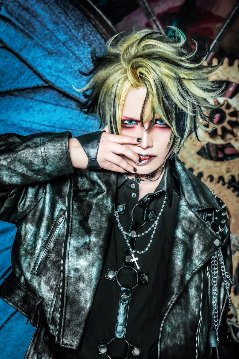 gatochou's tweet photo. ||◤　　　　　　　　　　 ◥||
　　　New visual!!
||◣　　　　　　　　　　 ◢||

#蛾と蝶
Vo.創真(@gatochou_souma )
Gt.零(@Initial_L_zero )
Gt.楓(@r_shitei_kd_ ) https://t.co/8Db6VFE6JR