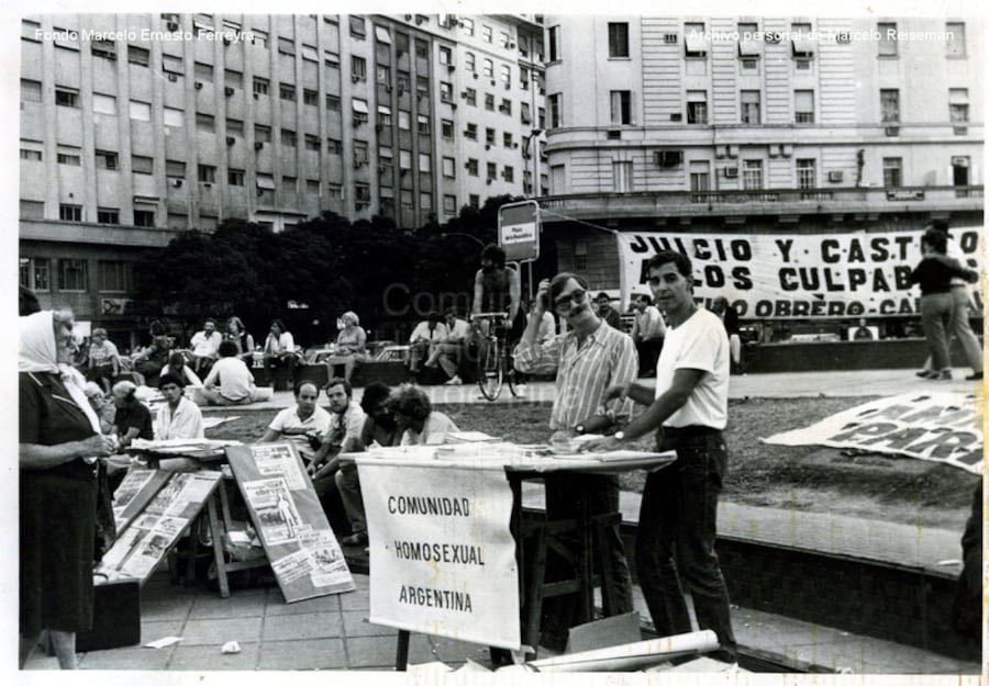 QuereTrans's tweet photo. #NotiTrans 🇦🇷 | Memorias desde los márgenes: a 50 años del golpe, reivindicamos a los 400 desaparecidos LGBTI+. Memoria, Verdad y Justicia para todas las identidades.
Fuente: Página|12 | Autora: Marisa Rojas
https://t.co/I3TKZcqlPv https://t.co/RBDketj4kb