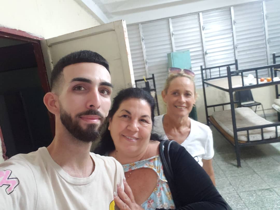 Nuestros profesores y estudiantes comparten los escenarios docentes y extracurriculares. Juntos construyen un futuro, seguimos  creyendo en ellos porque serán  mejor  que nosotros, porq' dentro de las adversidades están  donde se les necesita.  #60deExcelencia #CubaEstáFirme