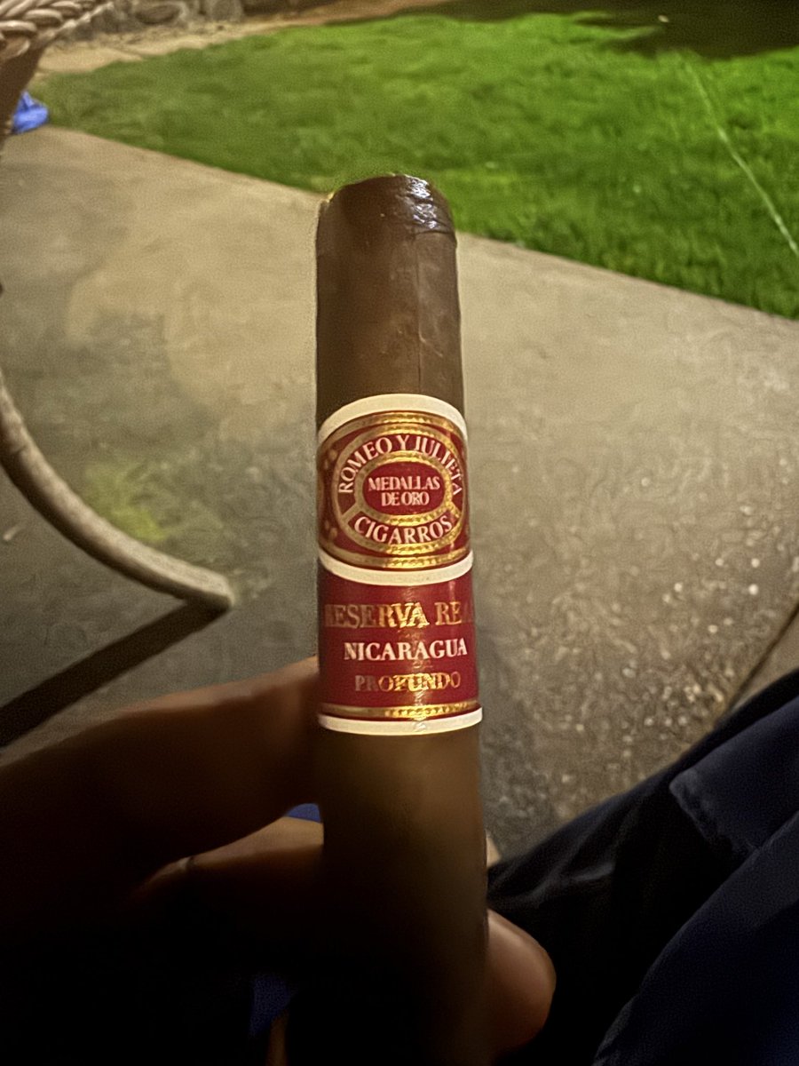 rizza6453's tweet photo. Diving into the Romeo y Julieta Reserva Real Nicaragua Profundo. That dark San Andrés wrapper isn’t just for show it brings a serious depth of flavor to the Nicaraguan core. Bold, spicy, and perfect for a late night
#CigarLife #RyJ #NicaraguanTobacco @CigarChairman1 @JimLovesMB https://t.co/pGt0BSMuRQ