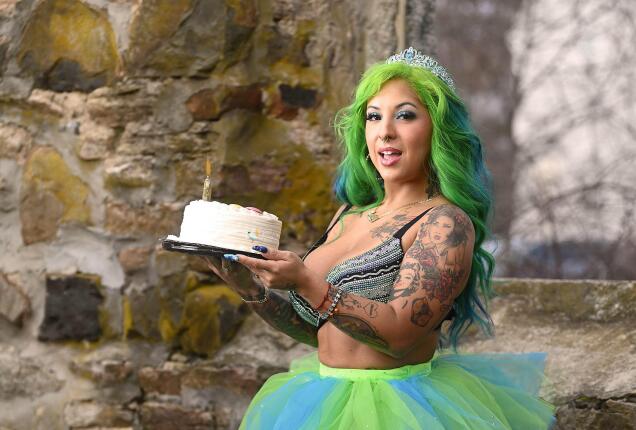 BDAY MARCH 19 🥳🎂💕 4’ 10 MATTRESS SOAKER😻💦💎✨ tweet media