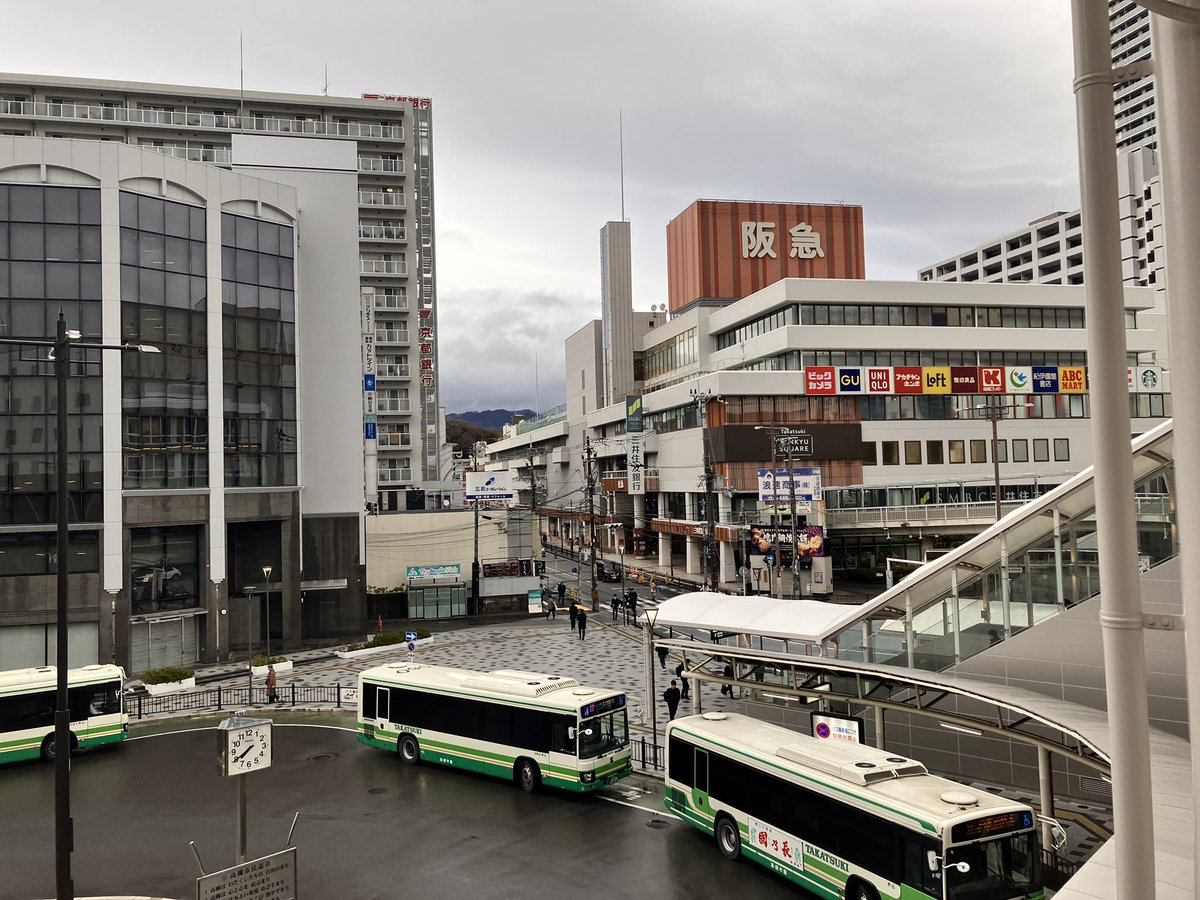 Blizzard_Zwei's tweet photo. こんにちは〜😁
今日夜行バスで大阪の実家に帰ってきました🔆
去年とあまり変わっていませんでした！

お昼は4男5男と3人で祖父母の実家でご飯を頂きました😋
揚げたての骨付き唐揚げがものすごく美味しかったです！

今日から24日まで滞在するので楽しみます！ https://t.co/sFzyZW45PR