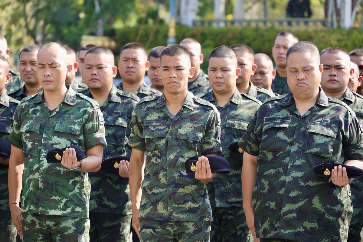 Engineerch11's tweet photo. กรมทหารช่างที่ 11 ดำเนินการฝึกทบทวนให้กับกำลังพลของหน่วย เพื่อเสริมสร้างความเป็นทหาร พัฒนาบุคลิกท่าทาง ระเบียบวินัย ให้มีความเข้มแข็ง สง่างาม สำหรับการเป็นทหารที่เข้มแข็งของกองทัพบก  ณ หน้า บก.ช.11 https://t.co/yubmTDZOfG