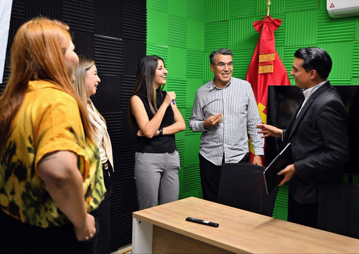 PaulinaOcanaE's tweet photo. Un gusto acompañar a mis amigos @ramon_flores_, @FroylanGamezG y al equipo del @PTSonora1. 🤝

Seguimos fortaleciendo la unidad con trabajo, diálogo y organización, porque la transformación no es discurso: se construye todos los días, juntas y juntos, del lado del pueblo. https://t.co/rsYpsIxdIw