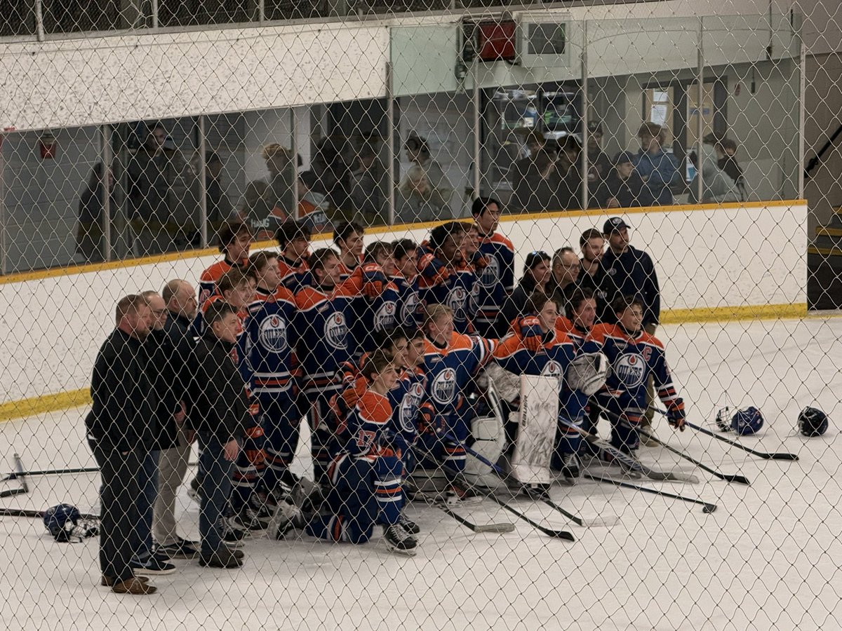 Oilers1827's tweet photo. Reverse sweep completed !!
Off to provincials!
8-1 blue #playlabamba https://t.co/1o8UdsltPp