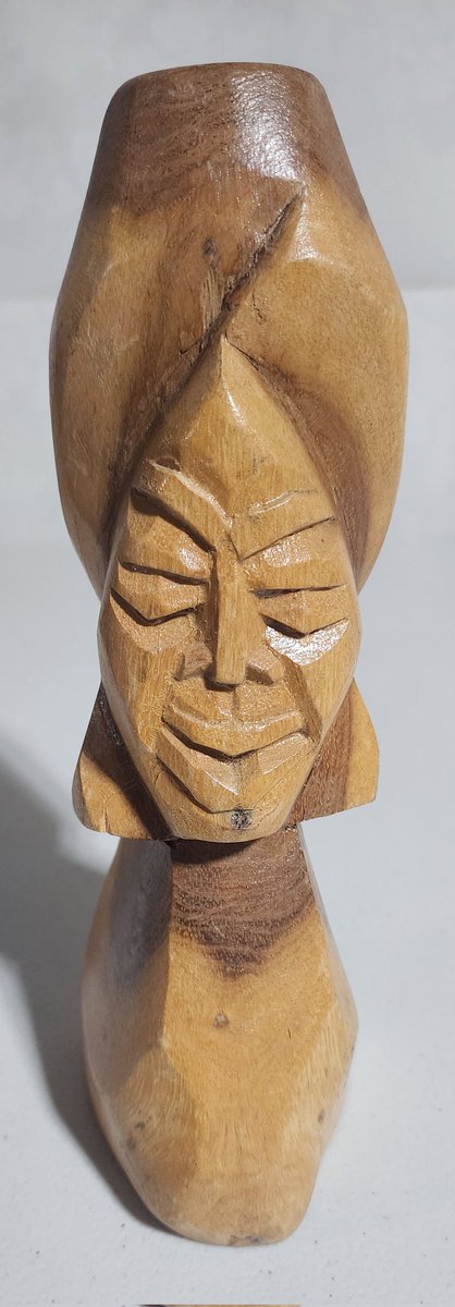 GentlyGems's tweet photo. Vintage 1984 Paul Higgs Nassau Bahamas abstract female head sculpture! Turban twist, carved smile, signed 'NASSAU 1984'—rare from this 80s Bahamian folk carver ~11" tall. Folk/modernist gem! Link in bio (Etsy/eBay). Offers welcome. #PaulHiggs #BahamianArt #Nassau1984 #Vintage https://t.co/YsMW9TzESD