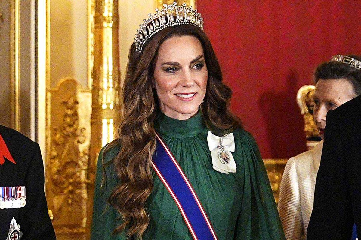 SerenaLaura's tweet photo. Princess Catherine CAPTIVATED THE WORLD in Emerald Gown at Nigeria  Stat... https://t.co/Kr2BOWB28Y via @YouTube https://t.co/KJH188AqR3