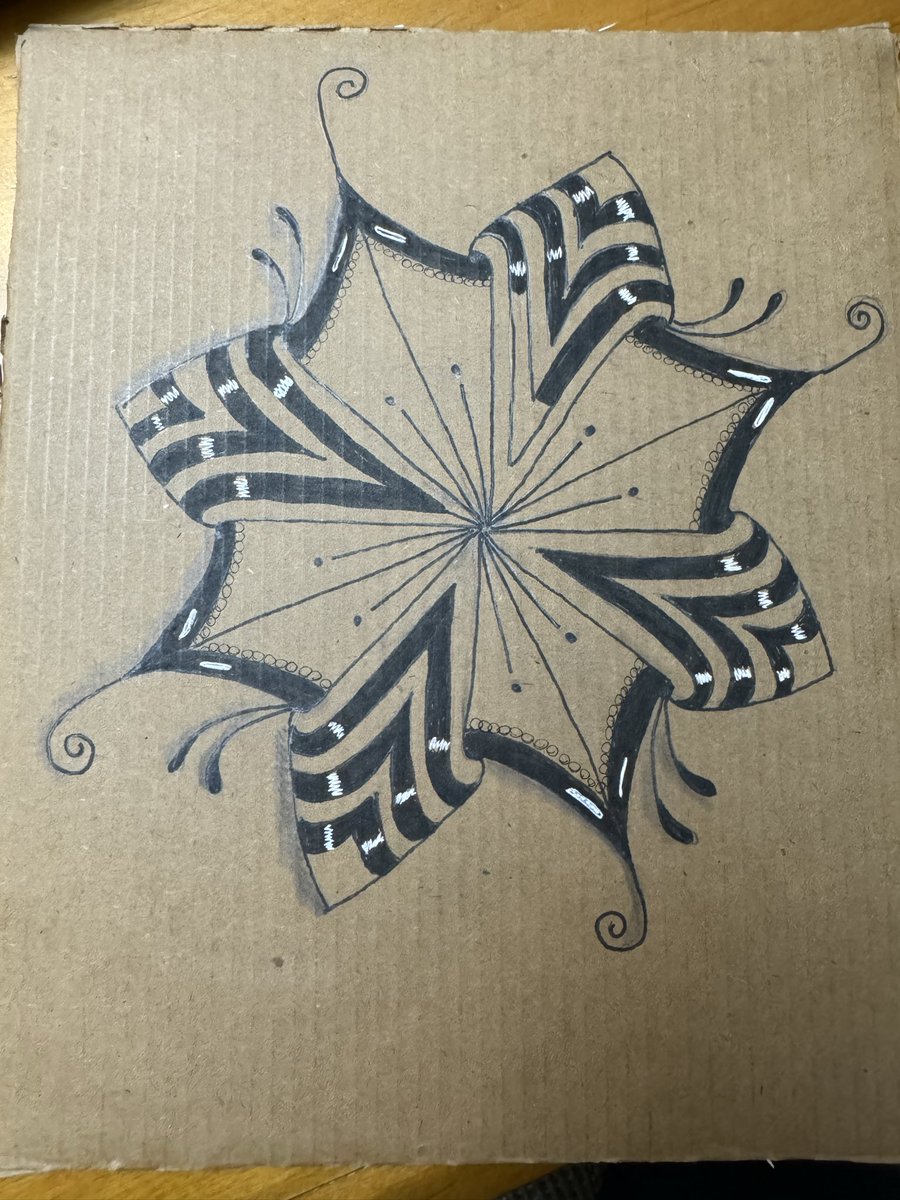 EmmaDrawsThings's tweet photo. Cardboard was already on its way out. I just gave it somewhere to go.
#Zentangle #TangleArt #CardboardArt #PenAndInk #BlackAndWhite https://t.co/m8qajUPXZ0