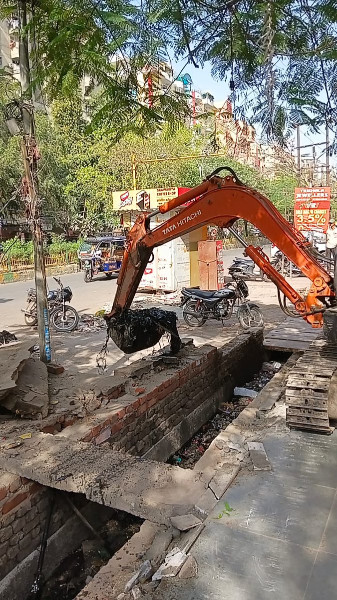 गाजियाबाद नगर निगम स्वास्थ्य विभाग द्वारा <a href="/Ward_77Vaishali/">Ward-77 Vaishali Ghaziabad Nagar Nigam</a> में "स्वच्छ नाला अभियान" चलाया गया।
<a href="/AMRUTCityGzb/">Ghaziabad Nagar Nigam</a>

#swachhtawithneelam #ghaziabadnagarnigam #SwachhGhaziabad #swachhwardpartiyogita #Nagarvikas_UP #SwachhBharat 

#Vaishali #ghaziabad 

<a href="/sunitadayalbjp/">Sunita Dayal Aggarwal (Modi ka Parivar)</a> <a href="/VikramadityaSM/">Vikramaditya Singh Malik</a>