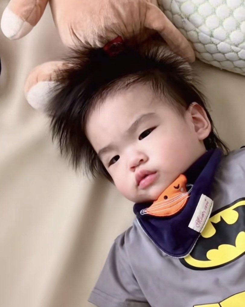 nadeariiiz's tweet photo. 🗣️ : ร้องไห้แงๆทำไง
👶🏻 : แงงง
🗣️ : แล้วหัวเราะล่ะ
👶🏻 : เอิ้วววว
🗣️ : เต้นล่ะเต้นๆ
👶🏻 : 😞

เด้นจะคิดมั้ย เกิดมา 10 เดือน ทำไมเหนื่อยขนาดนี้5555555555555555555555555555 https://t.co/jVQhVAh76K