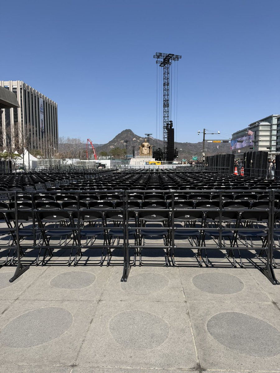 아포방포⁷ ⟭⟬E ARE B⟬⟭CK BTS is 7 tweet media