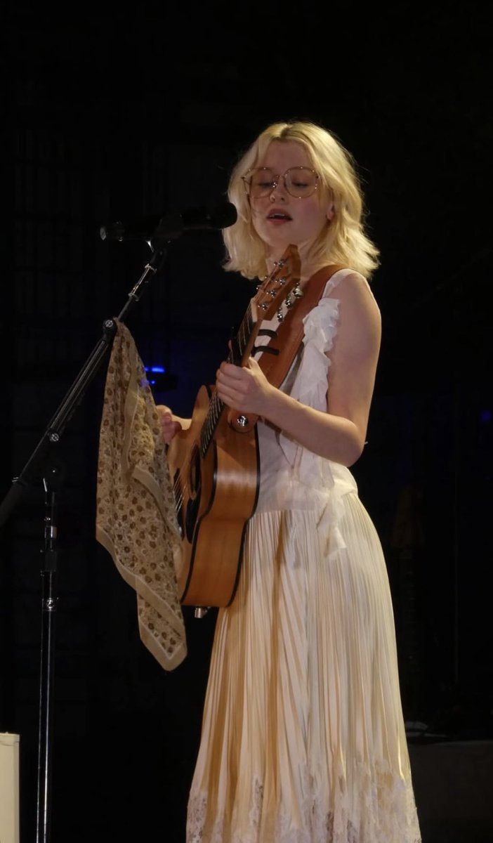 shayla🌷 tweet media