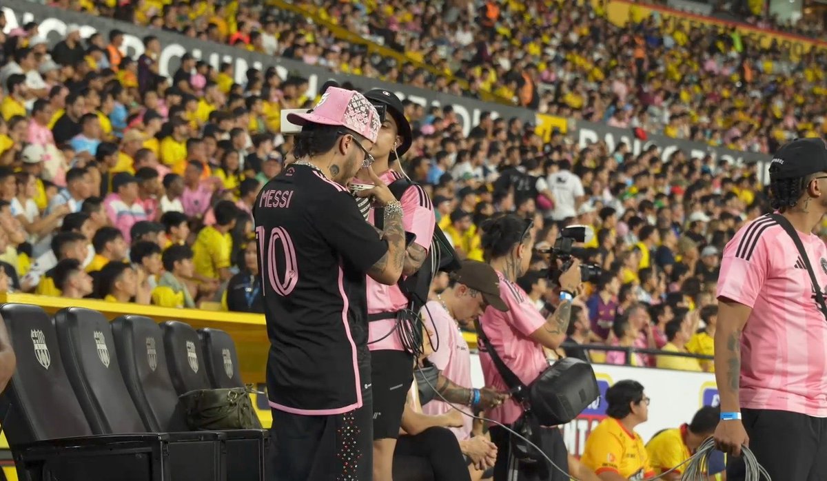 𝐾𝑒𝑦🏂 tweet media