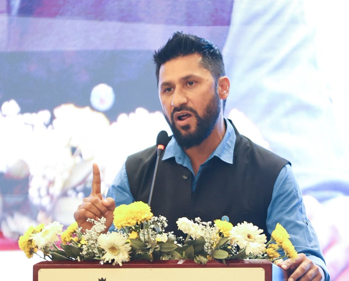 हालैको आमनिर्वाचनमा अत्यधिक जनमत प्राप्त गरेको रास्वपालाई सवैले आशा, ईर्ष्या र सतर्कतापूर्वक हेर्नु स्वाभाविक छ।यस सन्दर्भमा पार्टी सभापति रवि लामिछानेद्वारा नवनिर्वाचित सांसदहरूलाई अभिमुखीकरण गर्ने क्रममा व्यक्त विचार निकै सकारात्मक छन्।

पहिलो, फलेको हाँगो निहुरिन्छ र