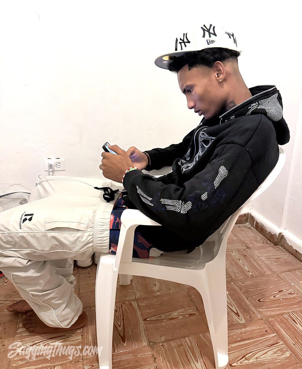 SaggingThugs tweet media