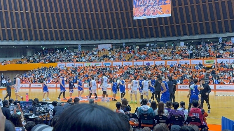 mos_seimitsu's tweet photo. ホームページにブログをアップしました！
今回は営業部の松井さんです🌻
プロバスケットボールの初観戦記事となります🏀
ぜひ読んでみてください❣️
ブログはこちらから⇩
https://t.co/u2GLJr92co
#社員ブログ
#静岡
#株式会社モス
#VELTEX https://t.co/wptVyIRJef
