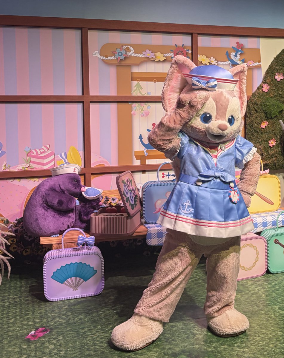 RINA_lovedisney's tweet photo. 香港ディズニー、リーナは昨日と衣装違い🩷🩵
2日行ってよかった！ https://t.co/rgJs3AHPe5