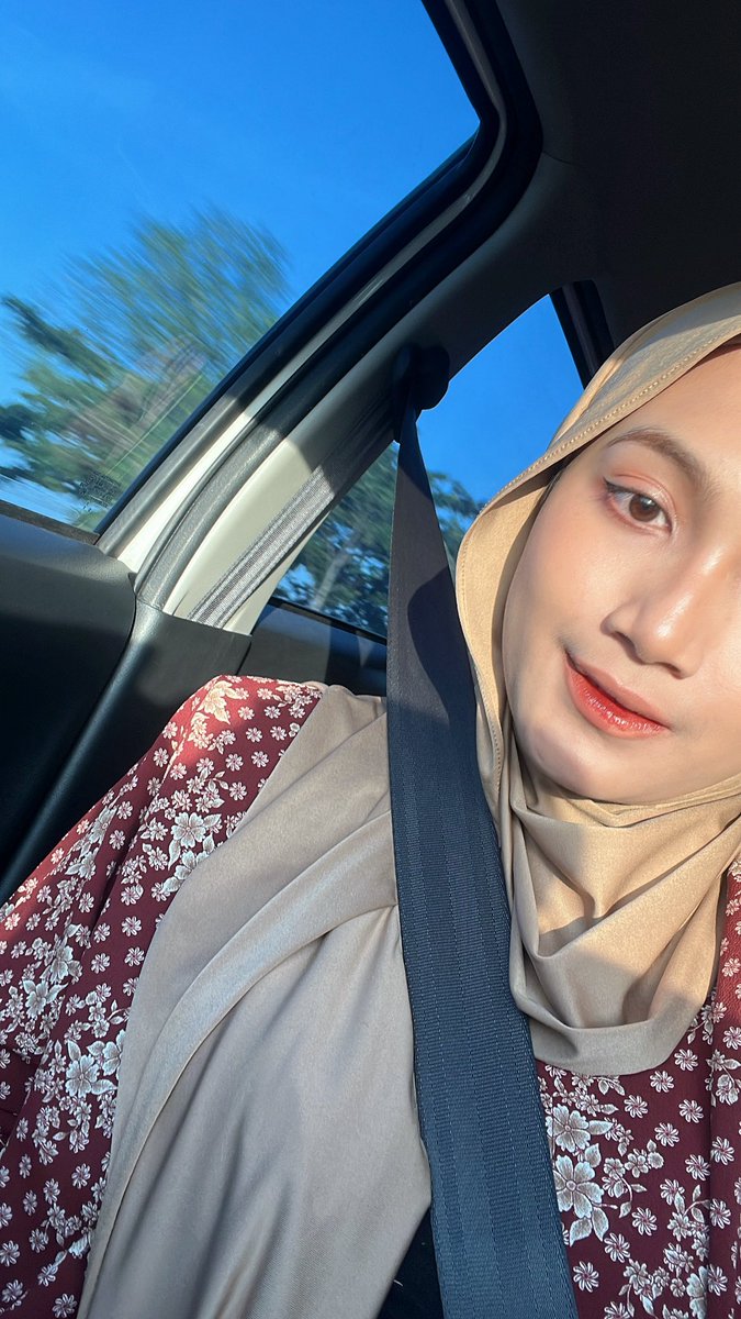 akuibuperii's tweet photo. Makeup jadi flawless parah & no longsor karena pakai moisturizer 30 ribuan doanggg gokillll😍
#vivacosmetics #glowwithviva https://t.co/JVLL77FFcO