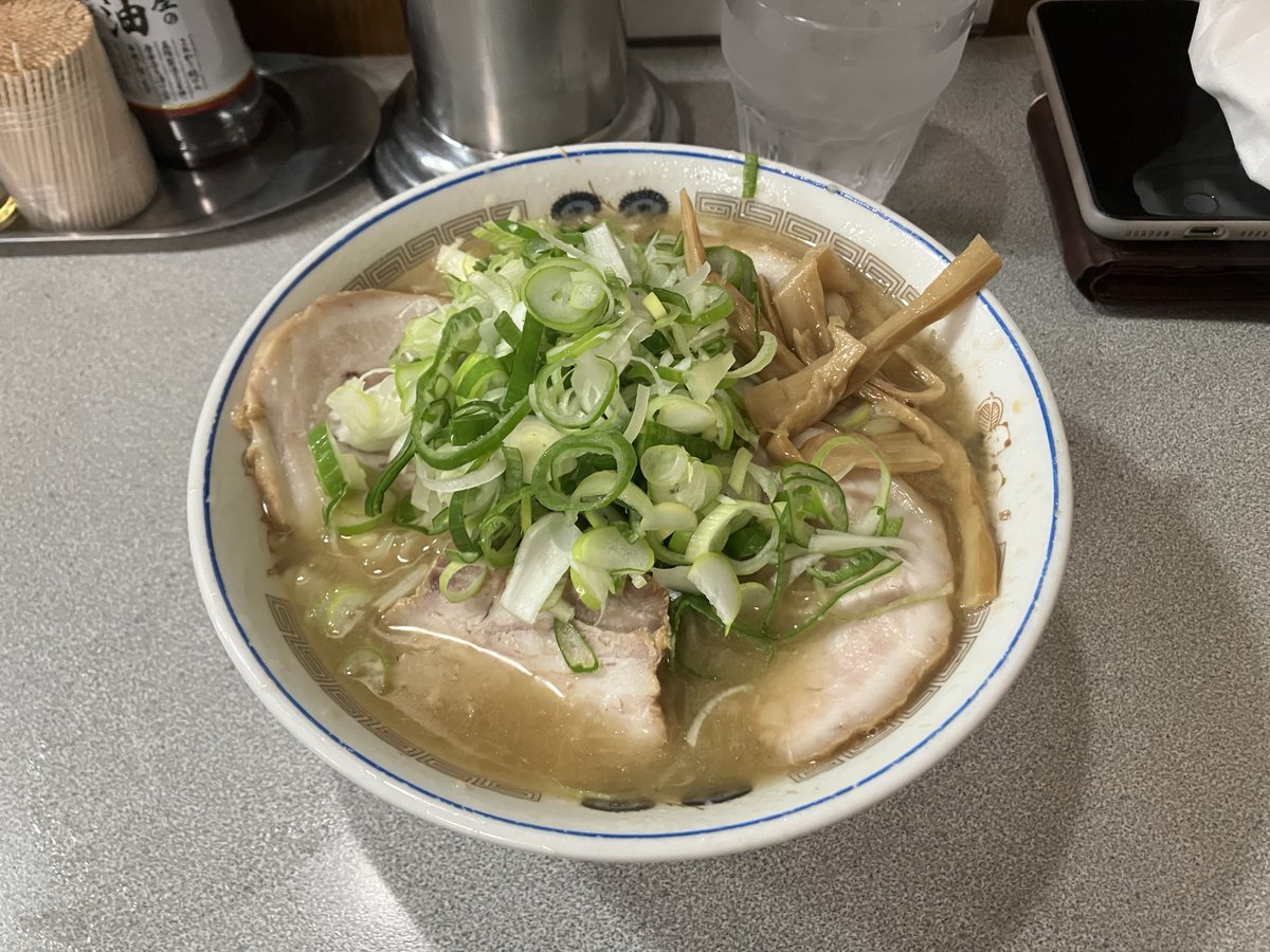 V8エリさん tweet media