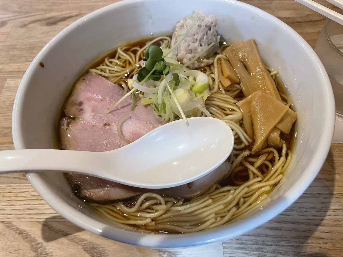 Green13381's tweet photo. お昼はラーメン🍜 https://t.co/IKSJrtMXL3