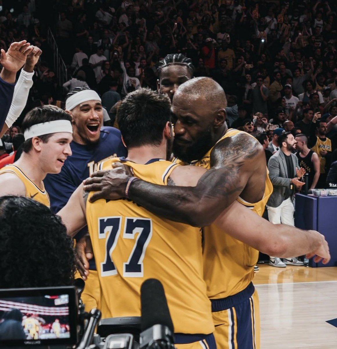 BronMuse tweet media