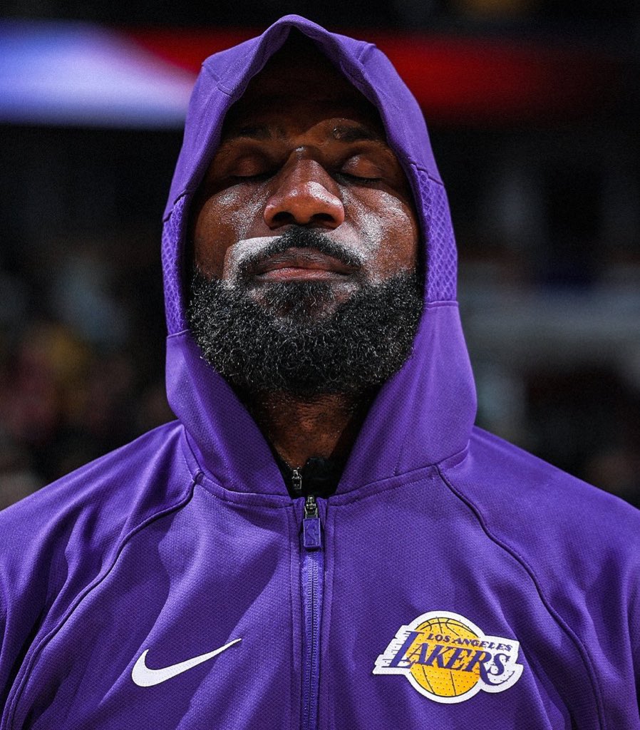 LakeShowYo tweet media